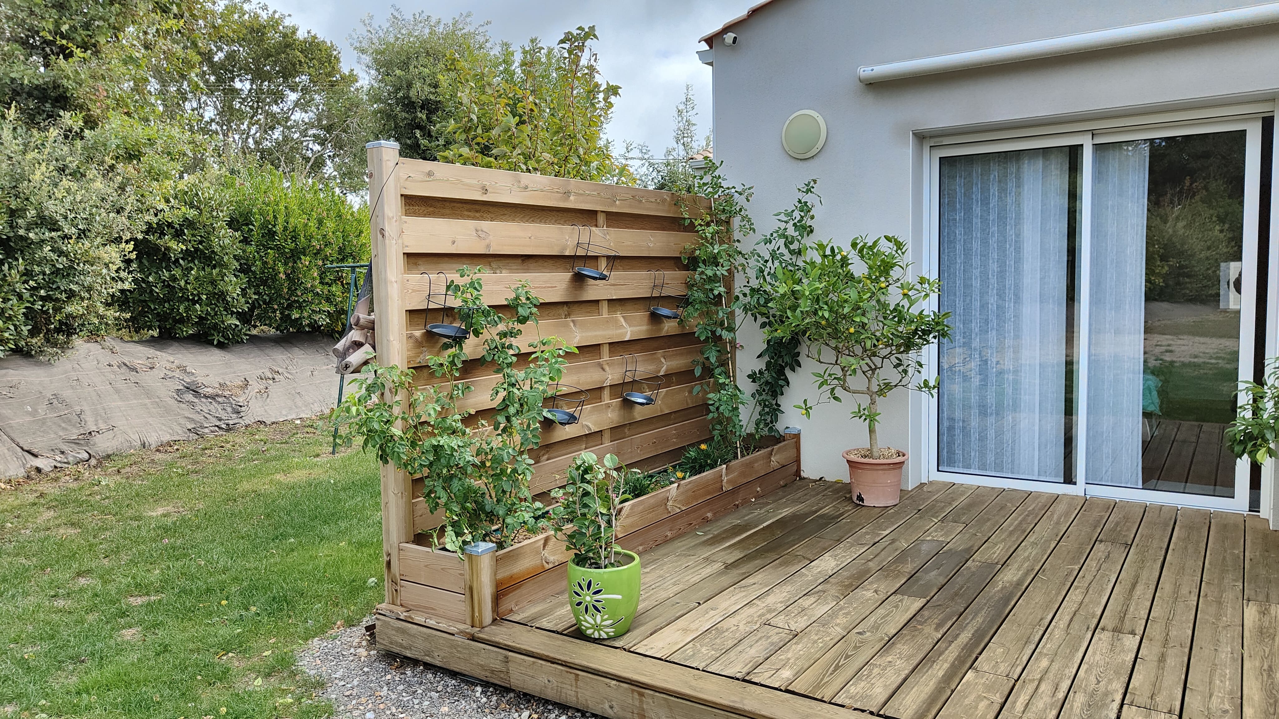 Palissade Bois Avec Jardini re Autour Du Bois Concept palissade-bois-avec-jardini-re-autour-du-bois-concept